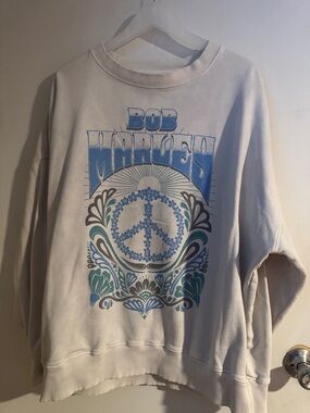 American Eagle Light Beige Crewneck Sweatshirt with Subtle Black Label Print